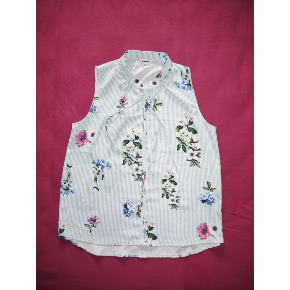 Blouse Women's Blue EUC Floral Print